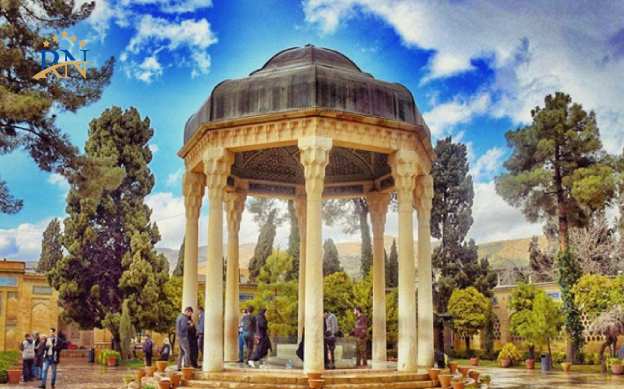 سفر به شیراز و دیدار از آرامگاه شعر و عاشقی